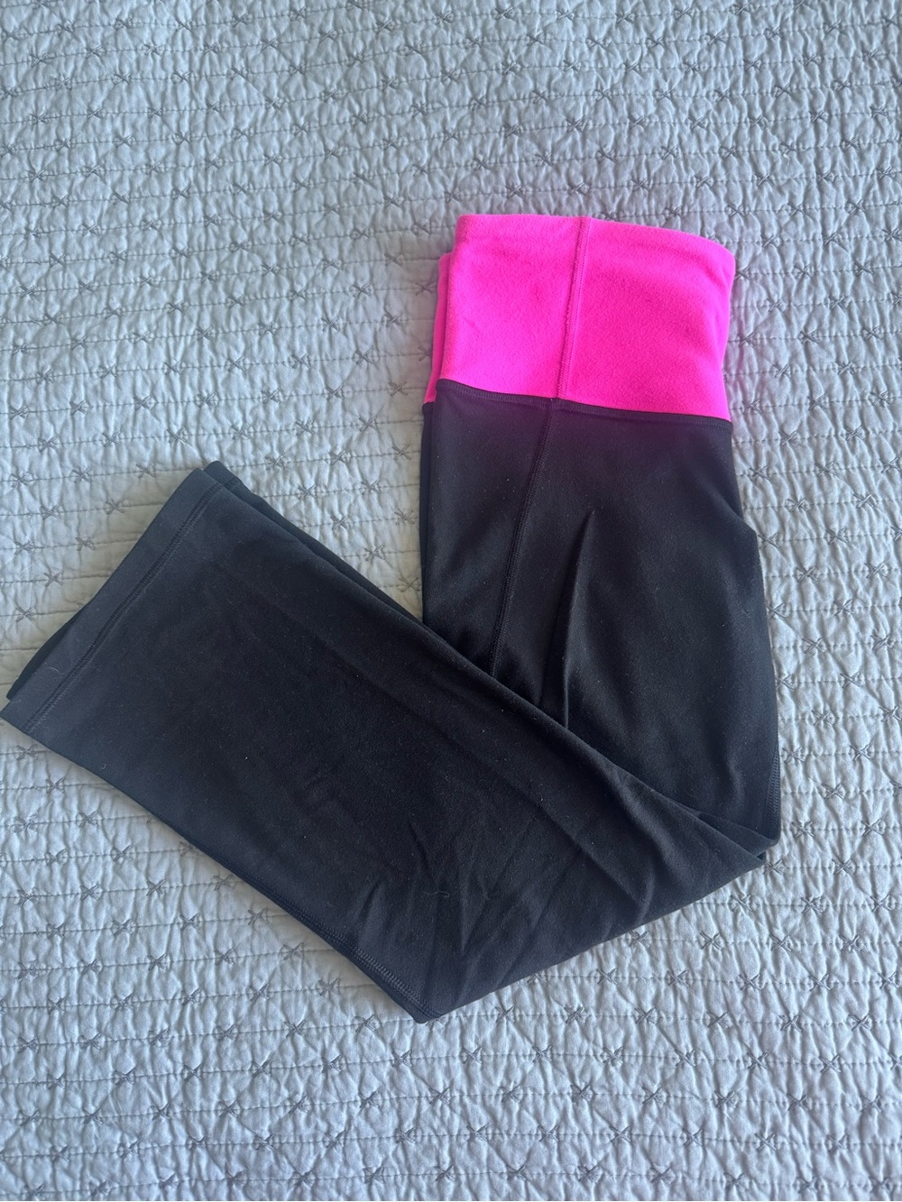 Lululemon Tadasana Slit Crop Leggings Black Paris Pink Waistband Size 4